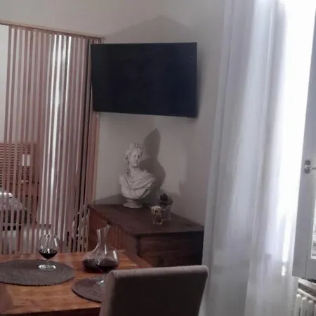 Appartement Interno 8 *